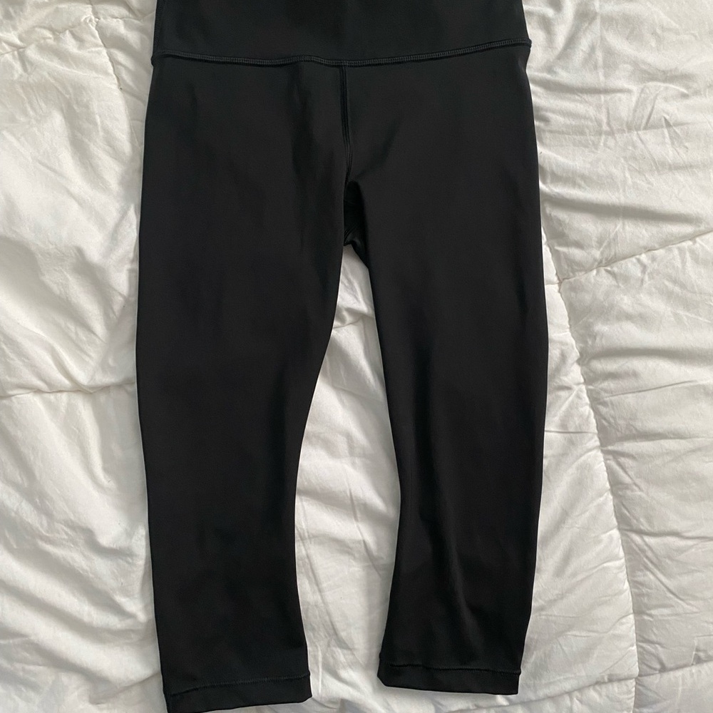Athleta Capri Length Black Leggings with Zipper Pocket on Waistband